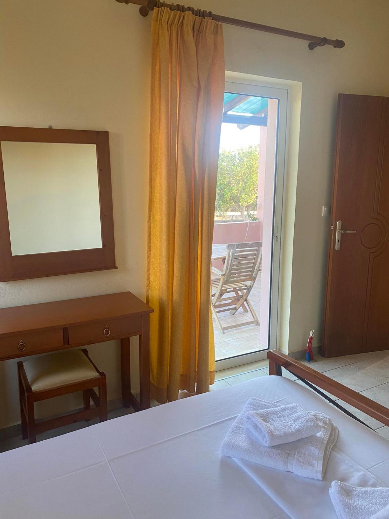 Kioni Villas Frangocastelo ภายนอก รูปภาพ